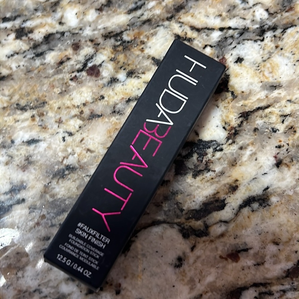 ⚡️💕Huda Beauty Angel Food Foundation Stick - Picture 3 of 8